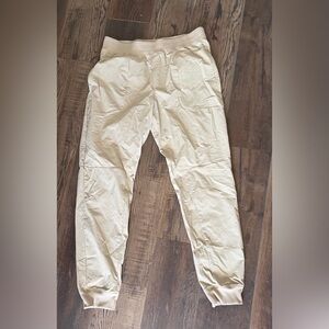 ALO Yoga Men's Tan Cargo Pants